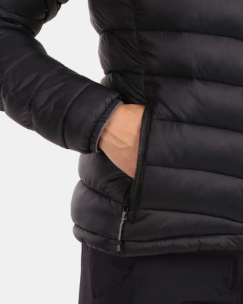 Dámská prošívaná bunda Kilpi REBEKI-W béžová 34, detail ruky v boční kapse na zip. (3)