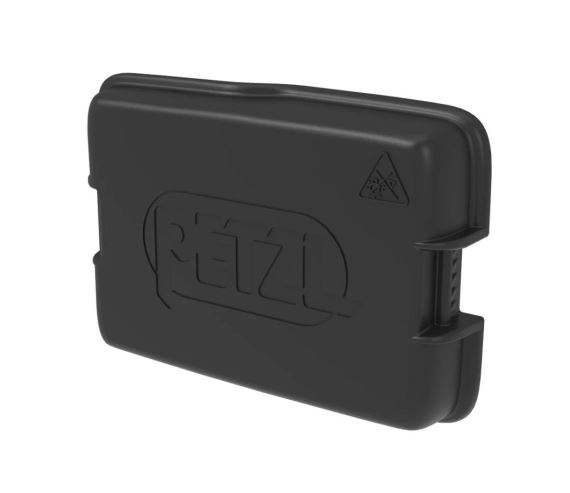 Akumulátor Petzl Accu Swift RL v černé barvě, zobrazený z mírného úhlu s vyraženým logem Petzl.