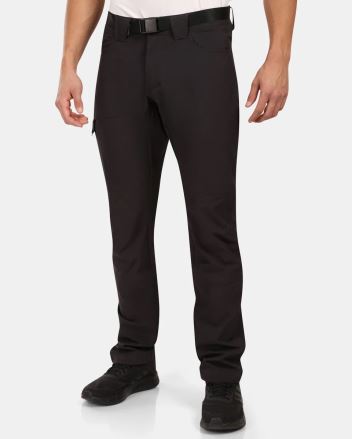 Přední pohled na Pánské outdoorové kalhoty Kilpi LIGNE-M černá na modelovi.