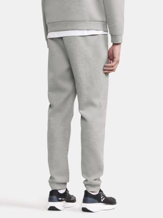 Zadní pohled na Pánské kalhoty CRAFT ADV Join Sweat šedá na modelu. (3)