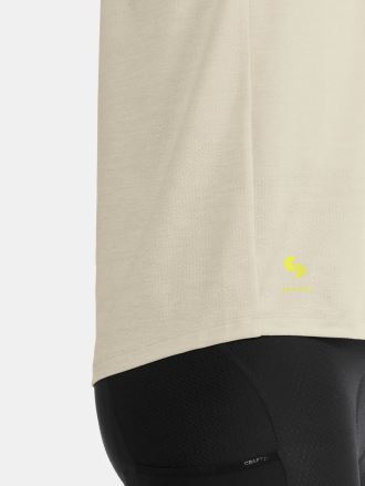 Detail spodní části hnědého Pánského cyklodresu Craft ADV Gravel. (5)