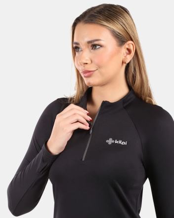 Detailní pohled na ženu zapínající Dámské funkční tričko Kilpi GIMI-W černá. (2)