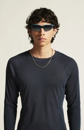 Muž v modrém Pánském funkčním setu Craft CORE Warm Baselayer. (4)