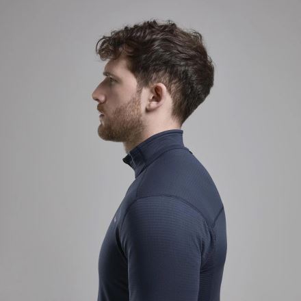 Muž v Mikina Montane Protium Lite Pull-On eclipse blue XS, pohled z profilu zvýrazňující texturu a střih. (3)