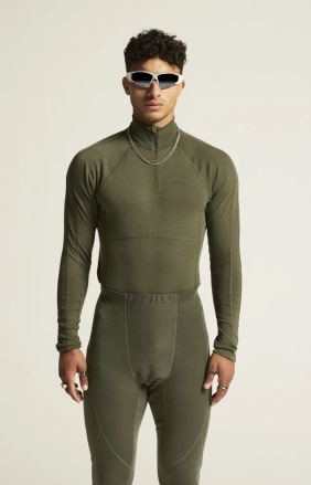 Model pánského funkčního trika CRAFT ADV Wool Merino HZ zelená na postavě. (6)