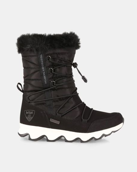 Boční pohled na dámské zimní boty Kilpi FROZEN HIGH WP-W černá s kožešinovým lemem.