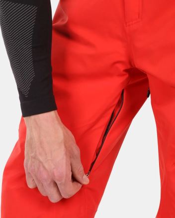 Detail ruky otevírající boční zipovou kapsu Pánských lyžařských kalhot Kilpi METHONE-M černá 5XL. (6)