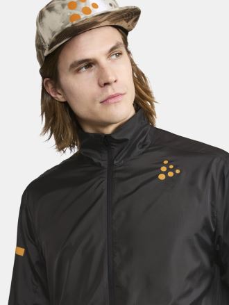 Mužský model v šedé pánské bundě CRAFT PRO Hypervent 2. (4)