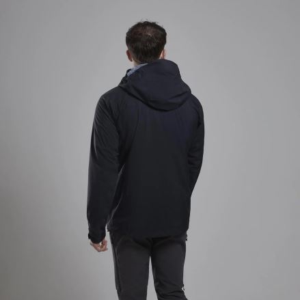 Zadní pohled na Bundu Montane Torren Jacket black S na modelu s kapucí. (4)
