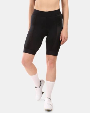 Přední pohled na Dámské cyklistické kraťasy Kilpi PRESSURE-W černá na modelce.
