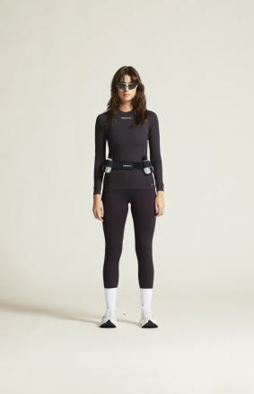Modelka v Dámském funkčním triku Craft Active Extreme X fialová v celkovém pohledu. (1)