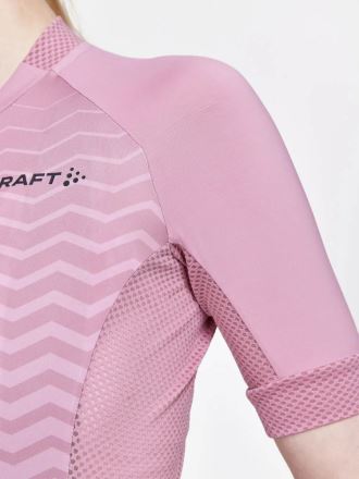 Detail rukávu dámského cyklodresu CRAFT ADV Endur růžová. (4)