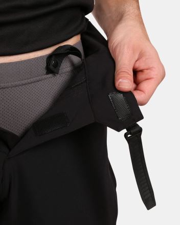 Detailní pohled na nastavení pasu Pánské cyklistické šortky Kilpi HIXON-M černá. (4)
