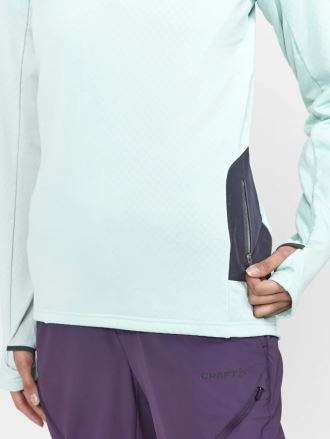 Detail dámského poloroláku Craft CORE Trim Ther modrá s boční kapsou na zip. (3)