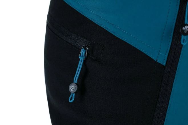 Detail boční zipové kapsy Pánské outdoorové kalhoty Kilpi HOSIO-M tyrkysová s logem. (6)