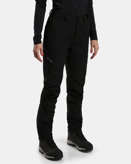 Dámské outdoorové kalhoty Kilpi MESTALO-W černá na modelce, celkový pohled z úhlu.