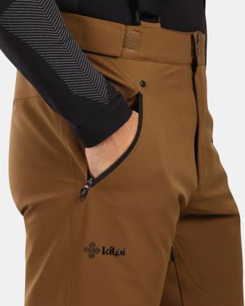 Detail Pánských lyžařských kalhot Kilpi METHONE-M černá 5XL s rukou v boční kapse a logem. (2)