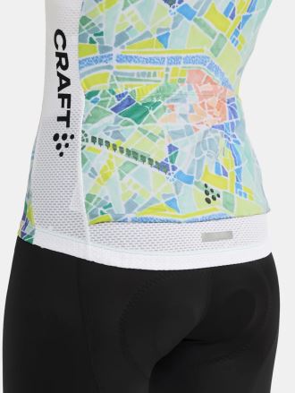 Zadní detail dámského cyklodresu Craft ADV Endur Graphic bílá s výrazným barevným potiskem. (5)