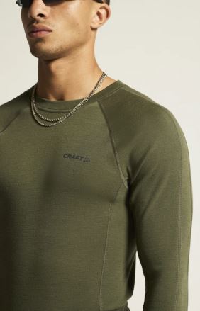 Detail pánského funkčního trika CRAFT ADV Wool Merino RN zelená na modelu. (5)