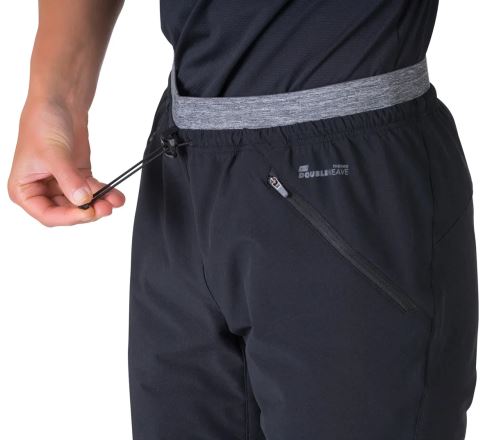 Kalhoty Hannah Kash W anthracite (gray) 36 – detail pasu s rukou stahující šňůrku a zipovou kapsou. (7)