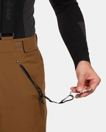 Detail kapsy Pánských lyžařských kalhot Kilpi METHONE-M černá 5XL s vytaženými klíči na poutku. (3)