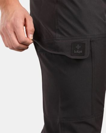 Detail natahovacího materiálu a boční kapsy Pánské outdoorové kalhoty Kilpi LIGNE-M černá. (2)