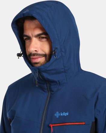 Detailní záběr na modela v kapuci Pánské lyžařské bundy Kilpi FLIP-M černá 4XL. (4)
