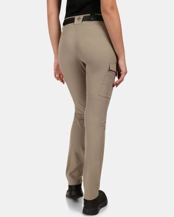 Pohled zezadu na Dámské outdoorové kalhoty Kilpi BELVELA-W khaki s viditelnou cargo kapsou. (2)