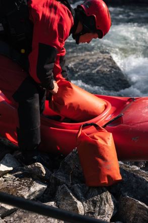 Voděodolný vak Osprey Wildwater Dry Bag 15L mars orange (6)