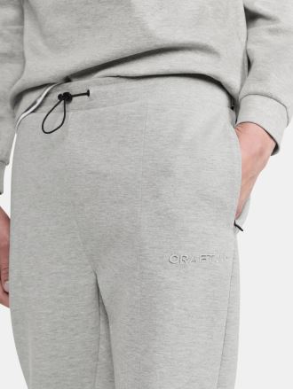 Detailní záběr šedých pánských kalhot CRAFT ADV Join Sweat s kapsou. (4)