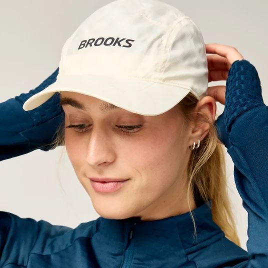 Kšiltovka Brooks Journey Reflective Hat bílá